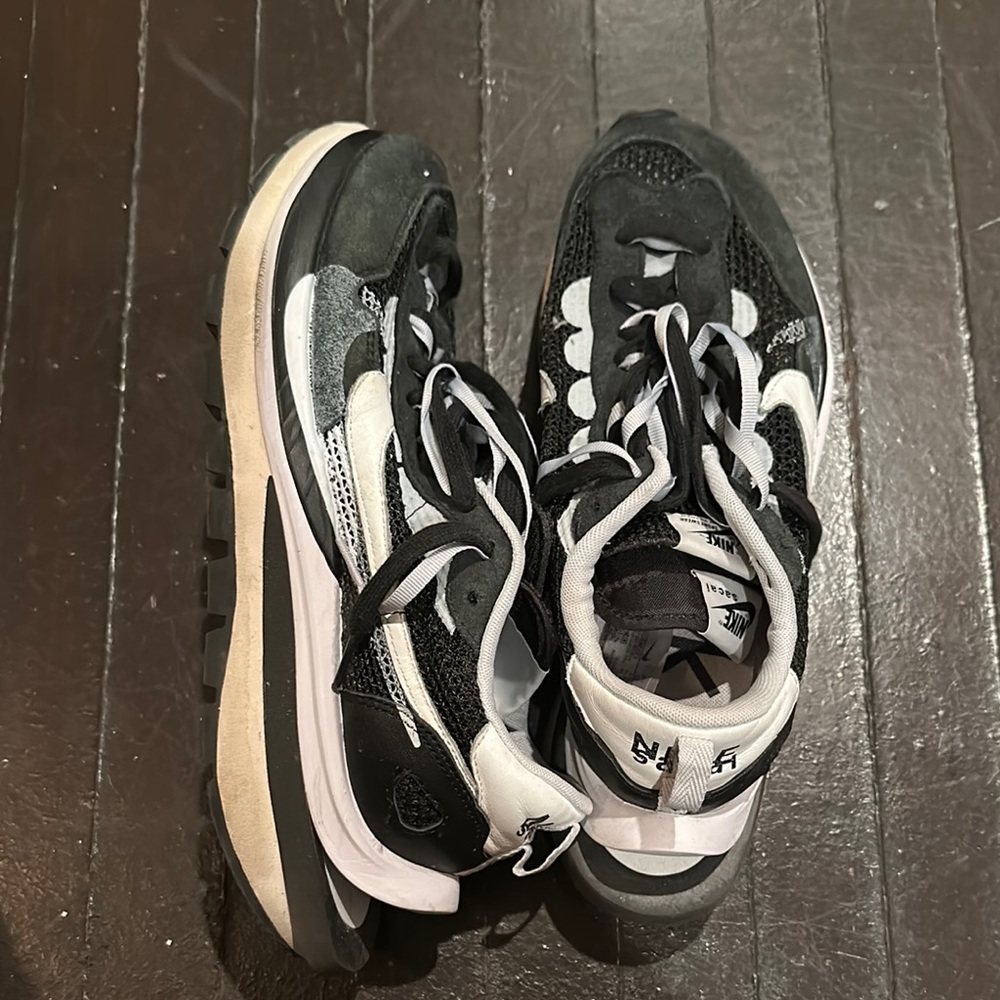 Nikes Sacai Vaporwaffle Black and White